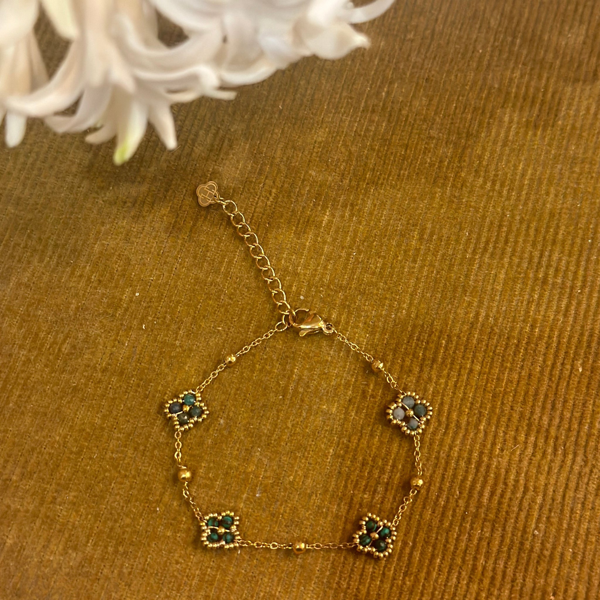 Bracelet fleurs vertes